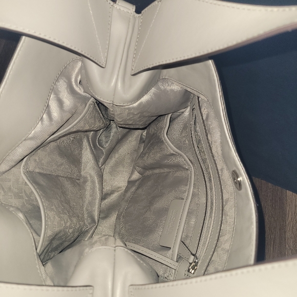 Michael Kors Large Devon Shoulder Tote - Picture 5 of 5